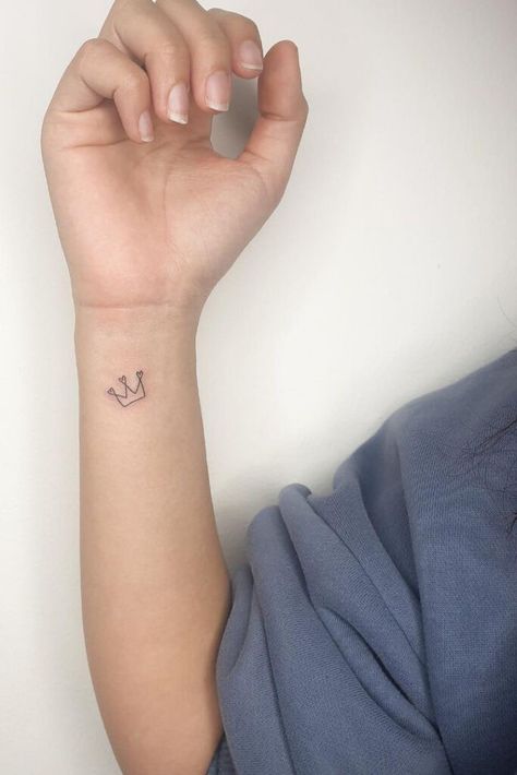 Crown Wrist Tattoo, Elements Tattoo Design, Crown Tattoo On Wrist, Snall Tattoos, Simple Crown Tattoo, Small Crown Tattoo, Crown Tattoos For Women, Cute Tattoos On Wrist, Wrist Tattoo Ideas