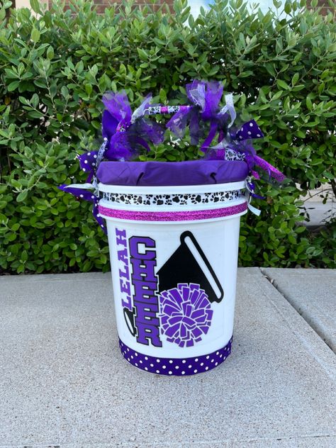 Cheerleading Buckets Ideas, Cheer Buckets Seats, Cheer Buckets Ideas Cheerleading, Cheer Buckets Ideas, Danni Rose, Cheerleading Diy, Cheer Buckets, Cheerleading Coach, Team Crafts