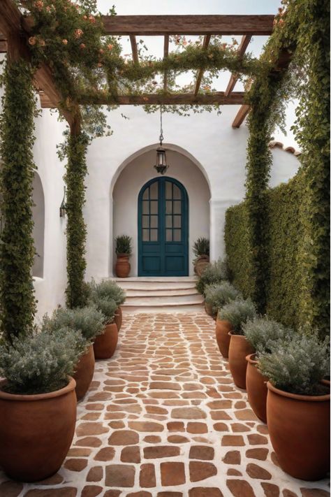 Rustic Mediterranean patio with whitewashed walls and wooden pergola Mediterranean Outdoor Patio, Dream Backyard Patio, Mediterranean Style Homes, Cozy Patio, Mediterranean Design, Patio Designs, Backyard Retreat, Garden Show, Outdoor Retreat