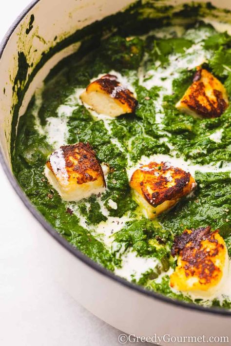 Saag Paneer - Spinach And Cheese Curry | Greedy Gourmet Spinach And Paneer Curry, Sag Paneer Recipe, Spinach Indian Recipes, Sag Paneer, Saag Paneer Recipe, Spinach Paneer, Saag Aloo, Green Curry Recipes, Friendsgiving Ideas