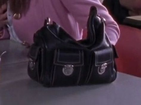 Lorelai Gilmore Style, Gilmore Girls Lorelai, Uni Bag, Lorelai Gilmore, Girls Handbags, Girls Purse, 2000s Fashion Outfits, Cozy Outfit, 2000s Fashion