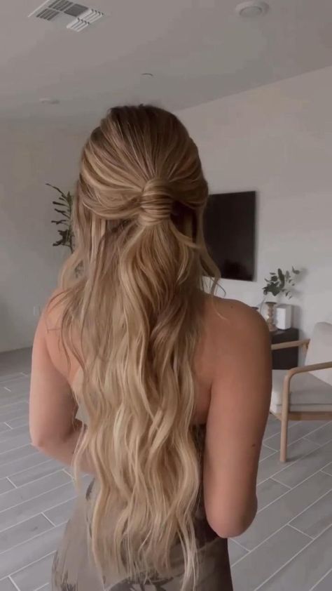 Kadeřnické Trendy, Formal Hair, Guest Hair, Hair Upstyles, Vlasové Trendy, Easy Hair Updos, Wedding Guest Hairstyles, Half Updo, Hair Tutorials For Medium Hair