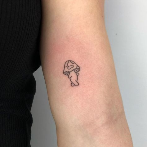 @kitstattoo shared a photo on Instagram: “sweet custom mushroom baby for a first tattoo, love my clients ideas <3 wowee it’s gonna be a little while until we are back, but we will…” • Sep 7, 2020 at 10:58am UTC Funky Small Tattoos, Poked Tattoo, Stick Poke, Stick Tattoo, Stick Poke Tattoo, Tatuagem Masculina Pequena, Mushroom Tattoo, Tattoo Love, Mushroom Tattoos