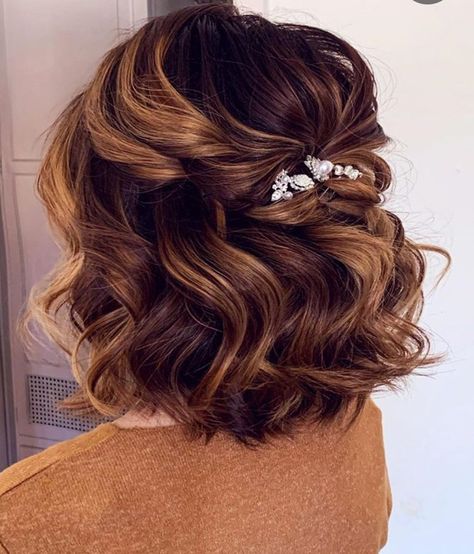 Mother Of The Bride Hair Short, Mother Of The Groom Hairstyles, The Remarried Empress, Wedding Hairstyles For Medium Hair, Remarried Empress, Wedding Hair Up, Mother Of The Bride Hair, Curly Wedding Hair, Mom Hairstyles