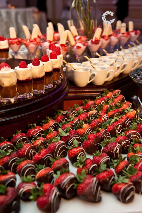 Gala Food, Katering Pernikahan, Chocolate Buffet, Desert Buffet, Buffet Catering, Wedding Food Stations, Sweet Buffet, Dessert Mini, Fest Mad