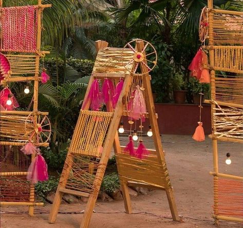 Punjabi Theme Decor, Village Theme Decoration Indian, Lohri Decoration Ideas, Lohri Decoration, Dorm Room Crafts, Mehendi Decor Ideas, Janmashtami Decoration, Booth Decor, Flea Market Decorating