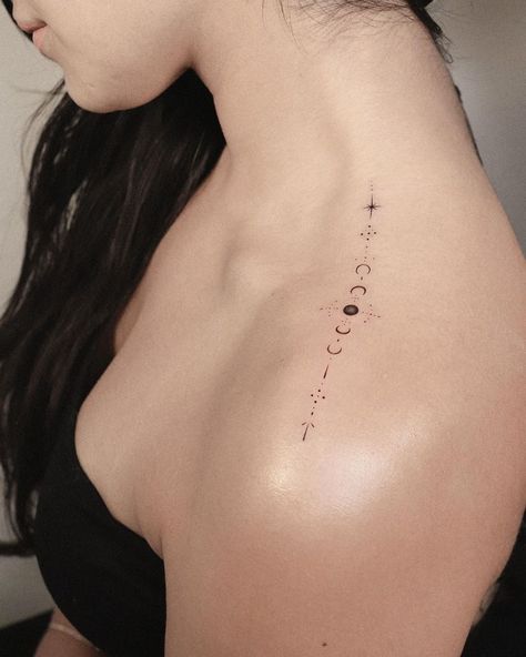 Delicate Tattoos For Women, Tato Minimal, Small Tattoos With Meaning, Tasteful Tattoos, Delicate Tattoo, Shoulder Tattoos For Women, Small Hand Tattoos, Discreet Tattoos, Dainty Tattoos