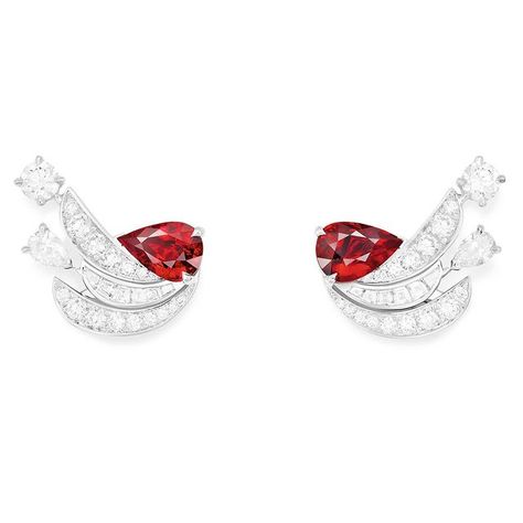 KATERINA’S JEWELLERY REVIEWS (@katerina_perez) • Photos et vidéos Instagram High Jewellery, Light Earrings, Gold Necklace Set, White Gold Necklaces, Ruby Earrings, Ruby Jewelry, Pear Shaped Diamond, Precious Gems, Cuff Earrings