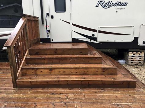 Rv Porches And Decks Diy, Deck Ideas For Campers, Rv Deck Ideas, Rv Decks, Porch For Camper, Rv Deck, Camper Organization Rv Living, Decks Ideas, Camper Steps