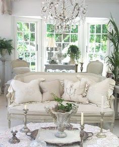 White done right More Chic Meaning, Cottage Bedding, Camera Shabby Chic, French Living Rooms, Chic Dressing, Vanity Cabinets, Swedish Decor, Decoration Shabby, French Country Living Room