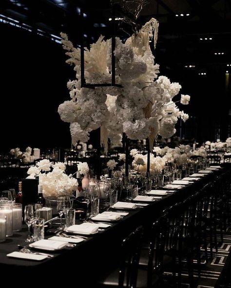 Black And White Wedding Decor Elegant, Dark Wedding Theme Black, Fairytale Wedding Ceremony, Cocktail Table Decor, Wedding Ceremony Decoration, Flower Arrangements Wedding, Dark Wedding Theme, Bridal Fair, Romantic Wedding Ceremony