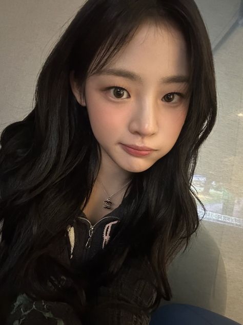 Kim Min Ji, New Jeans Style, Kpop Idol, Korean Girl, New Hair, K Pop, بلاك بينك, Ulzzang, Kpop Girls