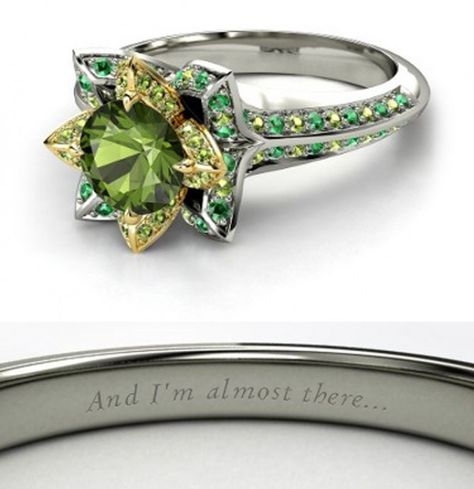 Tiana Ring Disney Princess Engagement Rings, Frog Wedding, Tiana Wedding, Princess Sweet 16, Disney Engagement Rings, Disney Rings, Disney Engagement, Princesa Tiana, Rings Green