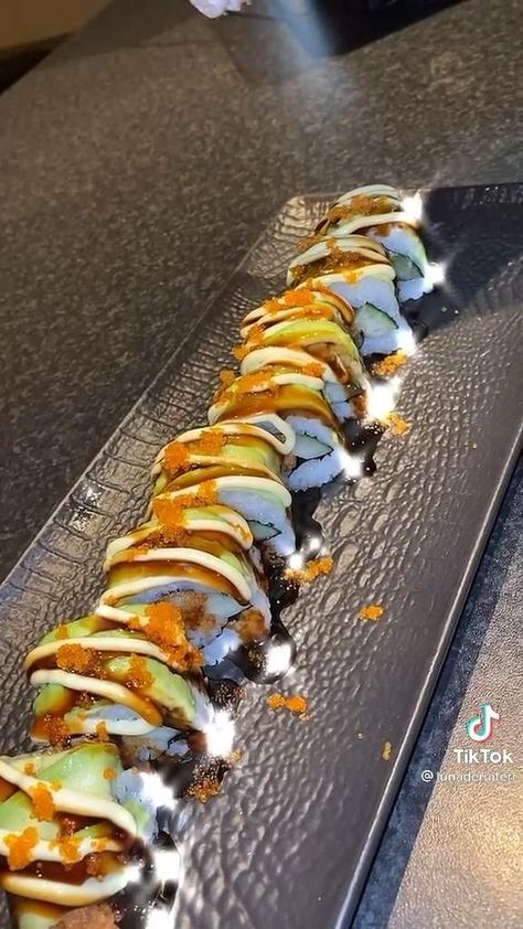 Food Recipes Sushi, Resep Sushi, Koreansk Mad, Cooking Sushi, Sushi Recipes Homemade, Sushi Roll Recipes, Dragon Roll, Homemade Sushi, Sushi Roll