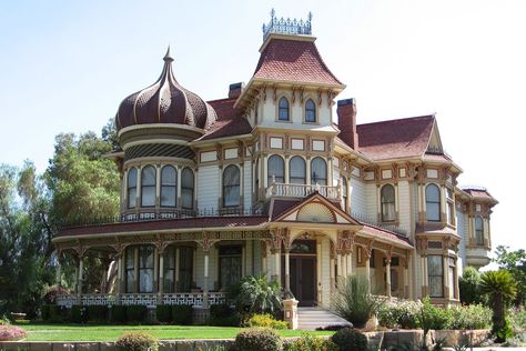 Gothic Revival House, Victorian Style Homes, Old Mansions, Victorian Mansions, Plantation Homes, Abandoned Mansions, Victorian Architecture, Keith Richards, Abandoned Houses