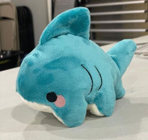 cute small round shark plushie Upcycling, Shark Clothes, Shark Plush, Mini Mundo, Cute Squishies, Cute Sewing Projects, Cute Shark, Cute Bedroom Decor, Kawaii Plushies