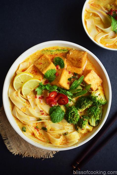 Malaysian Curry Vegetarian, Laksa Soup Recipe Vegetarian, Vegan Laksa Recipe, Vegan Malaysian Recipes, Laksa Curry, Vegan Laksa, Vegetarian Laksa, Food Polls, Laksa Recipe