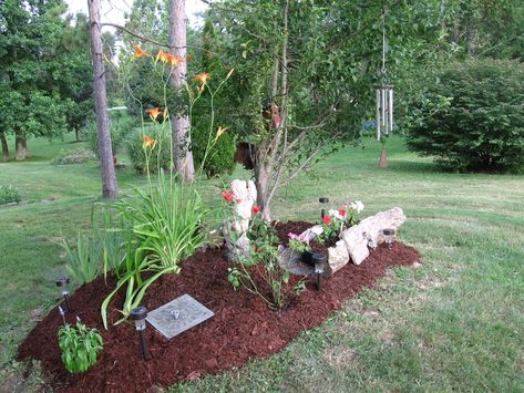 #petmemorial #lossofapet #petburialmarkers  “The bond with a dog is as lasting as the ties of this earth can ever be.�” – Konrad Lorenz Small Memorial Garden Ideas, Memorial Garden Ideas, Dogs House, Dogs Ideas, Pet Memorial Garden, Prayer Garden, Pinterest Garden, Pet Cemetery, Dog Yard