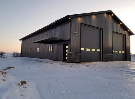 BARNDOMINIUM IDEAS on Instagram: “y’all asked for it and here’s the interior on this black industrial!! BUILDER: BRANT CONSTRUCTION IN WISCONSIN CONTACT INFO IS POSTED!!…” Diesel Shop Ideas, Burnished Slate Metal Building With Black Trim, Welding Shop Layout, Big Garage Ideas, Modern Shop House, Shop Building Ideas, Shops Garage, Steel Garage Buildings, Backyard Shop