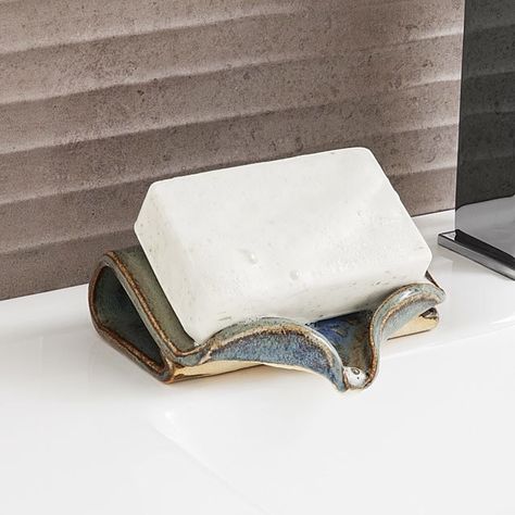 A handmade self-draining soap dish – it lets excess water flow away, keeping soapy puddles at bay. Keep your bar soaps around longer with this ceramic sculpture. Template Notes, Weekly Log, Pdf Planner, Ceramic Soap Dish, Keramik Design, Unique Housewarming Gifts, Slab Pottery, Soap Packaging, Decorative Pots