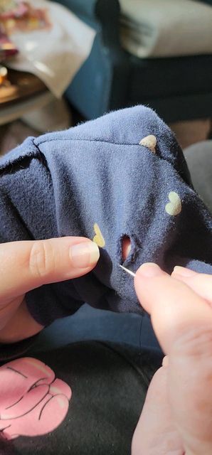 Stitching A Hole Closed, Invisible Mending Tutorials, Decorative Mending Stitches, Invisible Mending Stitch, How To Sew A Hole, Hole Mending, Darning Stitch, Invisible Mending, Housekeeping Ideas