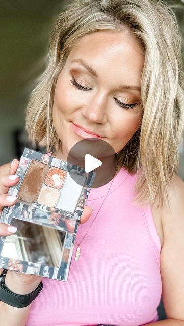 Beth Kohler on Instagram: "How about a Neapolitan eyeshadow look using cream bronzer as an eyeshadow??!!  Here’s what I used from SEINT Beauty: Bella Bronzer Drift eyeshadow Soul Mate eyeshadow Smudge brush Eyeshadow brush  Would you wear this look?  Comment NEAPOLITAN to snag this look!  PS… I still primed my eyes with my brightening highlight and vanilla dust setting powder. It’s just how I roll for a good eyeshadow look.  #mymakeup #summermakeup #summermakeuplook #neapolitaneyeshadowpalette #easyeyelook #mommakeup #easymakeuplook #mystyle #momstyle" Beth Kohler, Good Eyeshadow, Anne Wilson, Cream Bronzer, Makeup For Moms, Summer Makeup Looks, Makeup Mistakes, Best Eyeshadow, Simple Makeup Looks