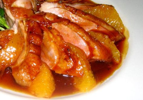 How to make Duck A l’Orange Recipe – Easy duck orange sauce — Eatwell101 Orange Sauce For Duck, Orange Recipes Easy, Slow Cooker Duck, Wild Duck Recipes, Duck Orange, Orange Sauce Recipe, Orange Duck, Duck Breast Recipe, Baked Chicken Recipes Oven