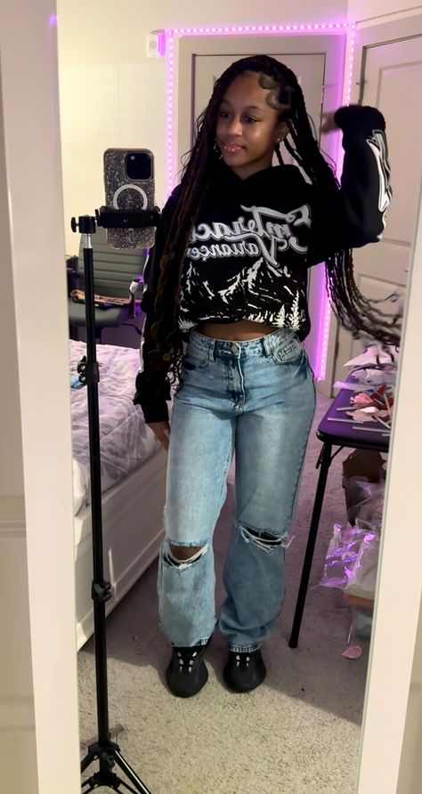 Prettylilthing Outfits, Diy Costume Black Women, Outfit Ideas With Red Dunks, Black Fly Girl Outfits, Fly Girl Back To School Outfits, Fits Inspo For School, Black Girls Outfits Ideas, Outfit Ideas For School College, Black Pants Outfit Black Women