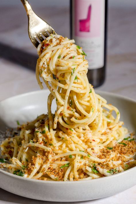 Spaghetti Alla Carrettiera, Dinner Recipes Pasta, Garlic Infused Oil, Fasta Pasta, Chipotle Pasta, Giada Recipes, Sauce Spaghetti, Aglio E Olio, Raw Garlic