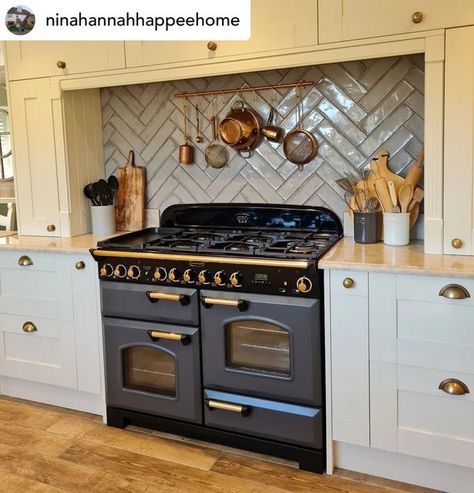 Country Kitchen Range Cooker, Kitchen Ideas With Range Cooker, Rangemaster Cooker Kitchen, Gas Cooker Kitchen Design, Range Master Cooker Kitchen, Kitchen With Range Cooker, Rangemaster Cooker, Range Cooker Kitchen, New Kitchen Inspiration