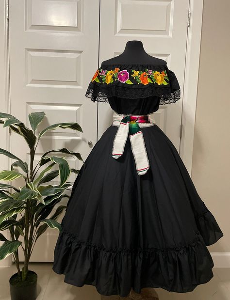 Beautiful and Authentic look of a "Adelita" Style Women Mexican Outfit.   Outfit comes w ruffled/embroidered blouse, belt and dance skirt.   OVERVIEW: Sizes available are standard SMALL, MEDIUM & LARGE choose your size  PLEASE READ: All the Blouse Embroidery floral designs & colors may vary from the photo. *Skirt length is 32-34"  *Belt is 76" long Care Details: *Hand wash only *Delicate care *Hang Dry NOTE: Flower crown not included, is sold separately.  Great to wear for your special celebrati Charro Dresses For Women, Embroidery Floral Designs, Mexican Traditional Clothing, Catrina Costume, Folkloric Dress, Outfit Dance, Cinco De Mayo Celebration, Mexican Outfit, Outfit Halloween