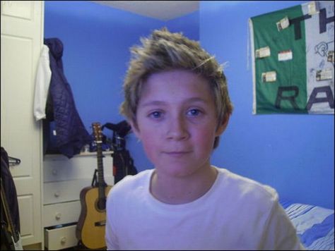 Niall Horan, One Direction, Blue Eyes, Blonde Hair, Blonde, Bedroom, Funny, Wall, Hair