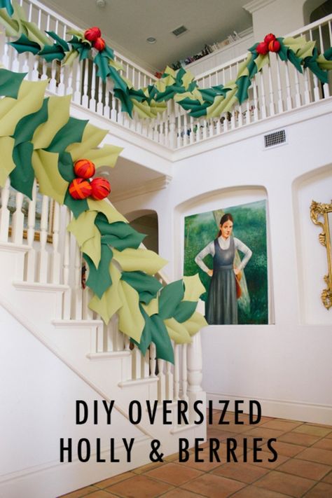 Oversized Decorations, Holly Garland, Diy Christmas Garland, Paper Christmas Decorations, Origami 3d, Paper Garland, Christmas Past, Door Ideas, Decor Minimalist