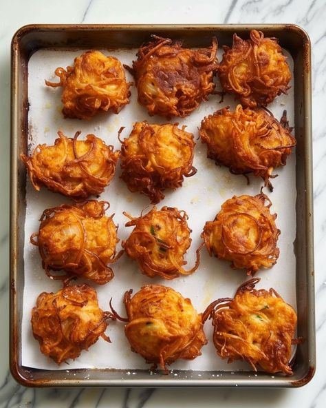 Amish Onion Fritters Amish Onion Fritters, Onion Fritters, Fritter Recipes, Amish Recipes, Onion Recipes, Snacks Für Party, Fried Food, Veggie Dishes, Sweet Onion