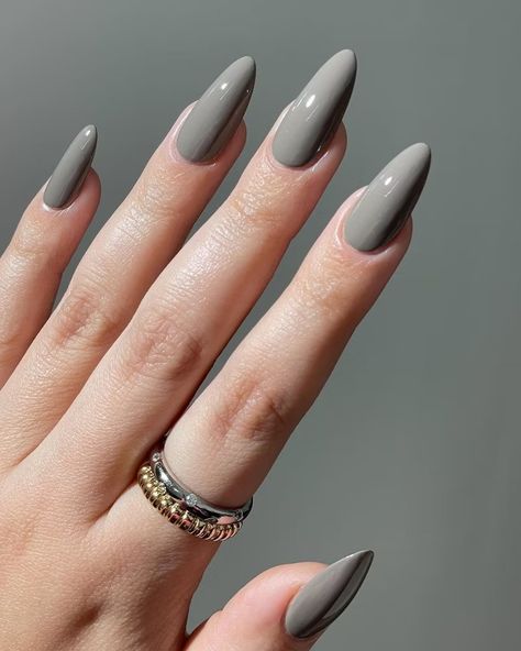 Grey Nail Art, Grey Nail, Grey Nail Polish, Nails Arts, Gray Nails, Nagel Inspo, Fall Nail Colors, Cat Kuku, Minimalist Nails