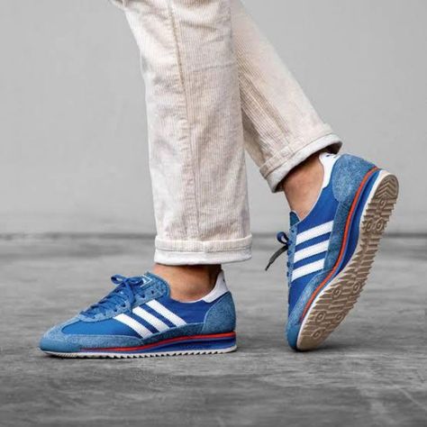 Blue Outfit Men, Adidas Sl 72, Adidas Art, Adidas Outfit, Streetwear Men Outfits, Adidas Samba Sneakers, Blue Outfit, Adidas Shoes, Jeans Style