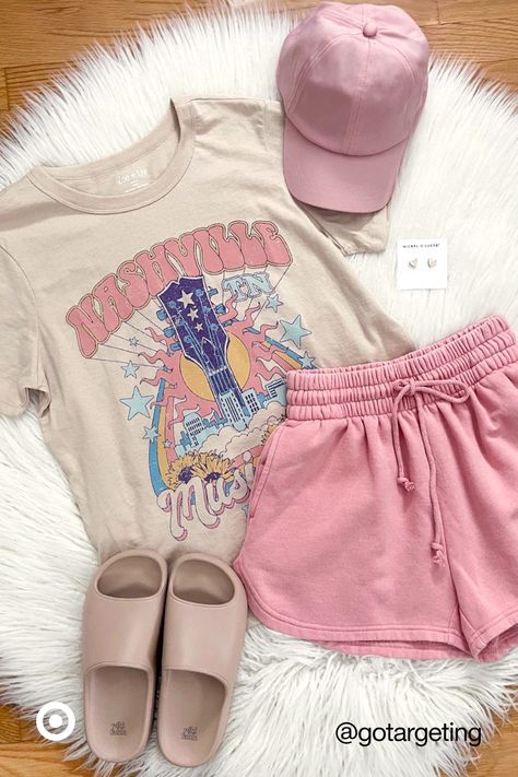 Keep it fun & comfy with oversized graphic tees & shorts in spring pastels for summer outfits. These are so cute & casual, anything but basic. Preppy Summer Outfits, Outfit Inspo Summer, Casual Preppy Outfits, Preppy Summer, Lazy Day Outfits, Cute Preppy Outfits, Simple Trendy Outfits, Cute Everyday Outfits, Baddie Outfits Casual