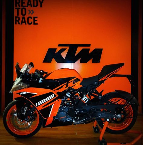 BS6 KTM RC 125. RC 125 is powered by a 125cc single cylinder engine. It is a supersport bike offered by the brand. RC 125 Is the smallest in the KTM RC series lineup. It shares its design with the KTM RC200 & RC 390 but it has a different paint scheme. #ktm #ktmrc200 #ktmrc390 #ktmduke390 #ktmduke200 Rc 200, New Ktm, Rc 390, Ktm Rc 200, 390 Duke, Ktm Duke 200, Duke 200, Duke 390, Duke Bike