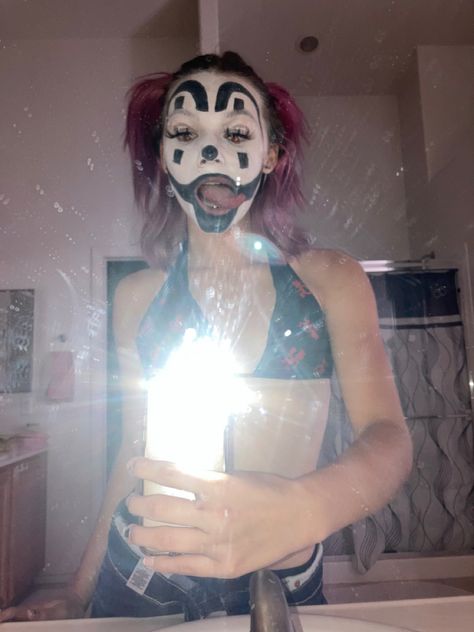 Juggalos Aesthetic, Insane Clown Posse Costume, Icp Juggalette Makeup, Icp Juggalo Halloween Costume, Female Juggalo Makeup, How To Do Juggalo Makeup, Jugallo Outfit, Pink Juggalo Makeup, Violent J Makeup