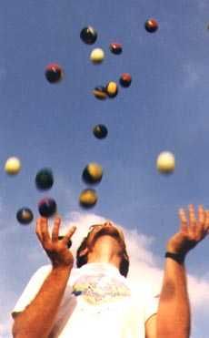 Because your weird.. Juggling Balls Aesthetic, Juggler Aesthetic, Contact Juggling, Juggling Aesthetic, Juggling Balls, How To Juggle, Ball Aesthetic, Natural Health Care, College Aesthetic