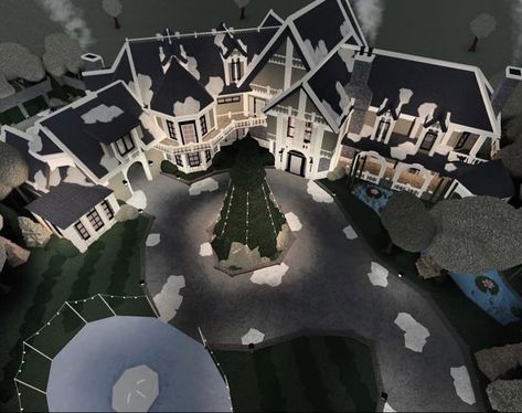 Bloxburg Mansion Driveway, Bloxburg Spiral Stairs Ideas, Boo Burg Mansion, Bloxburg White Mansion, Bloxburg Manison House, Bloxburg Realistic Mansion Exterior, Huge Bloxburg House, Realistic Bloxburg House Exterior Mansion, Christmas Mansion Bloxburg