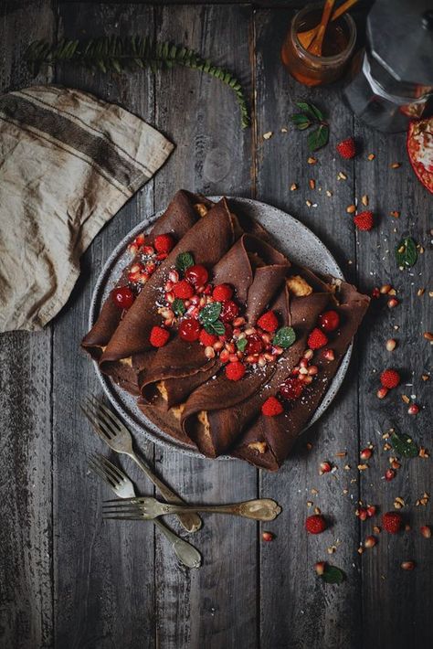 Crepes Photography, Pancakes Photography, Coconut Food, Christmas Food Photography, Chocolate Crepes, Photography Food Styling, Breakfast Photography, Creative Styling, Food Mood