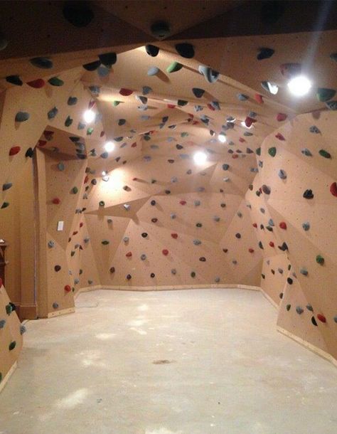 Rock Wall Climbing Indoor, Indoor Bouldering Wall, Rock Wall In House, Home Rock Wall, Diy Bouldering Wall, Home Rock Climbing Wall, Climbing Room, Dream House Bedroom Master, Indoor Bouldering