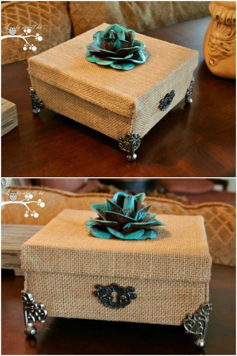 35 Brilliant DIY Repurposing Ideas For Cardboard Boxes Cardboard Home Decor, Cardboard Home, Cardboard Crafts Decoration, Cardboard Photo Frame, Cardboard Box Diy, Diy Karton, Recycle Cardboard Box, Box Hacks, Kerajinan Diy