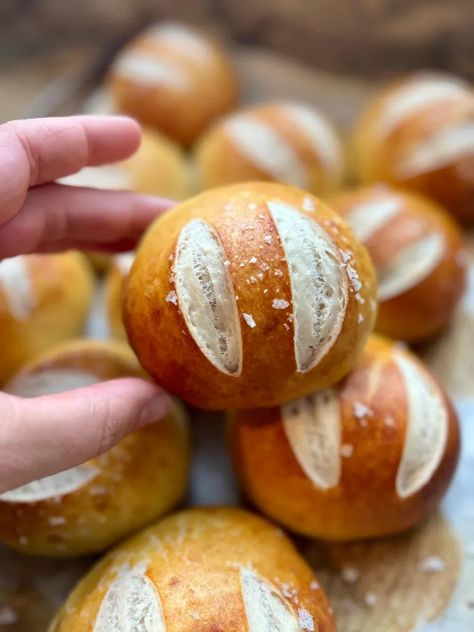 Sourdough Pretzel Rolls - Amy Bakes Bread Sandwich Fixings, Sourdough Pretzel, Pretzel Bread, Sourdough Rolls, Pretzel Rolls, Baking Soda Bath, Yeast Rolls, Sourdough Baking, Sourdough Recipes