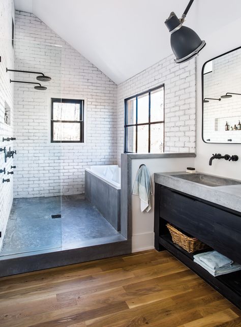 Concrete Shower, Makeover Kamar Mandi, Dekorere Bad, Japanese Bathroom, Farmhouse Bathroom Remodel, Farmhouse Master, 아파트 인테리어, Brick Walls, Hus Inspiration