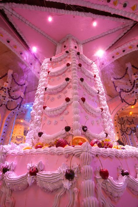 Well, our collective prayers have been answered! You can now experience 7,000 square feet of floor-to-ceiling CAKE. Cake Castle, Giant Cake, Castle Crafts, Candy Castle, Pastry Design, Baking Games, Sweet 16 Parties, Tee Set, Chocolate Factory