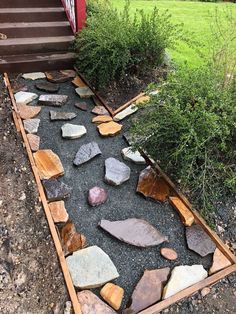 The Mission: Replacing an ugly concrete pathway with a unique and intricate stone mosaic pathway. #diyhomedecor #mosaic #pathway Mosaic Pathway, Front Garden Path, Stone Garden Paths, River Rock Landscaping, Walkways Paths, Walkway Ideas, Garden Walkway, Gardening Techniques, Landscaping With Large Rocks