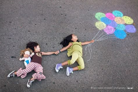 By carrie anne miranda photography    soak chalk to get brighter colors Sidewalk Chalk Photos, Photo Illusion, Chalk Photography, Chalk Photos, Foto Kids, Kind Photo, Summer Family Photos, Sidewalk Chalk Art, Photos Originales