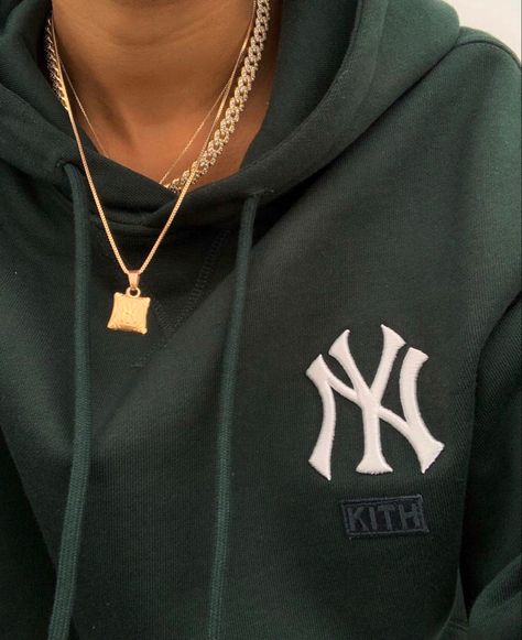 wuzg00d on ig💚 #ny #newyorkyankees #yankees #kith #forestgreen #hoodie #darkgreen #greenhoodie #trendy #outfit #inspo #gold #jewelry #oversizedhoodie Yankees Outfit, Yankee Fitted, Beauty Tiktok, Trendy Outfit Inspo, Spring Family, Smile Design, Lifestyle Motivation, Green Hoodie, Ny Yankees